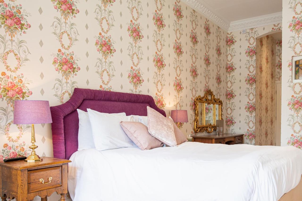 Miskin Manor Hotel Hensol Bagian luar foto