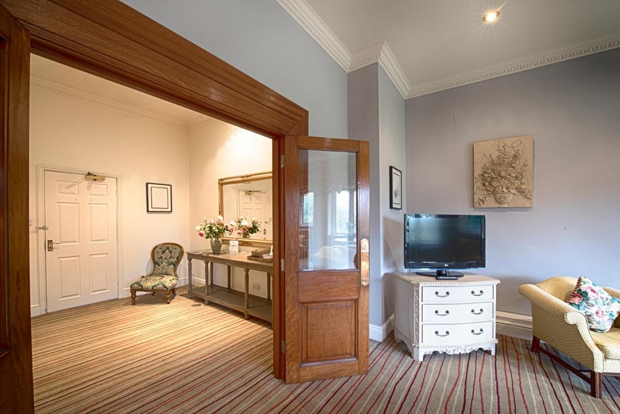 Miskin Manor Hotel Hensol Bagian luar foto