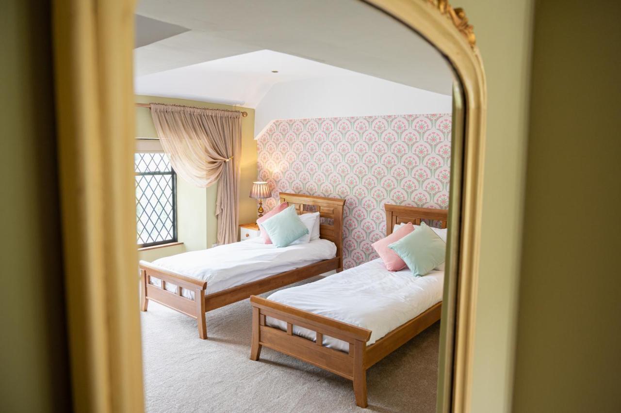 Miskin Manor Hotel Hensol Bagian luar foto