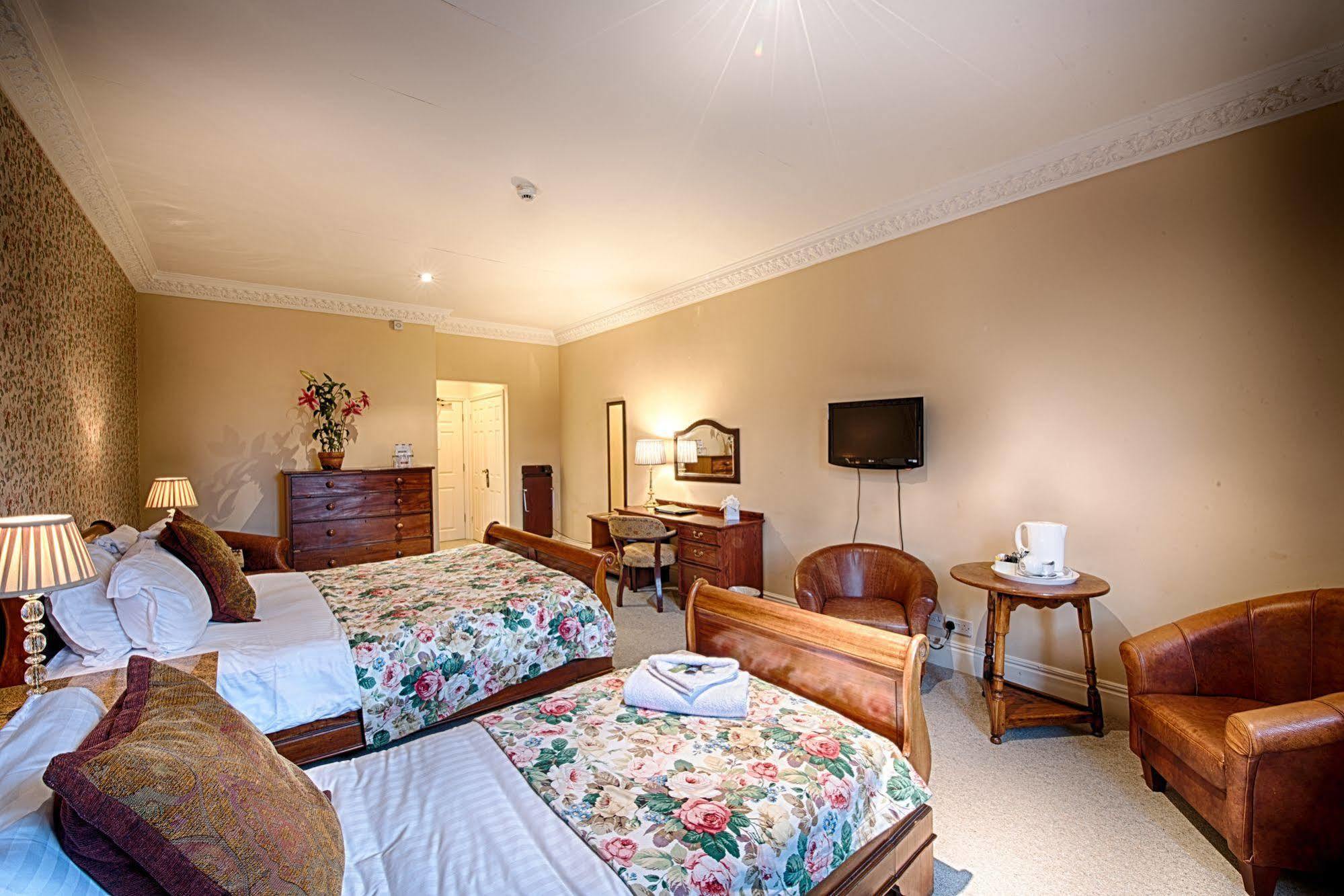 Miskin Manor Hotel Hensol Bagian luar foto