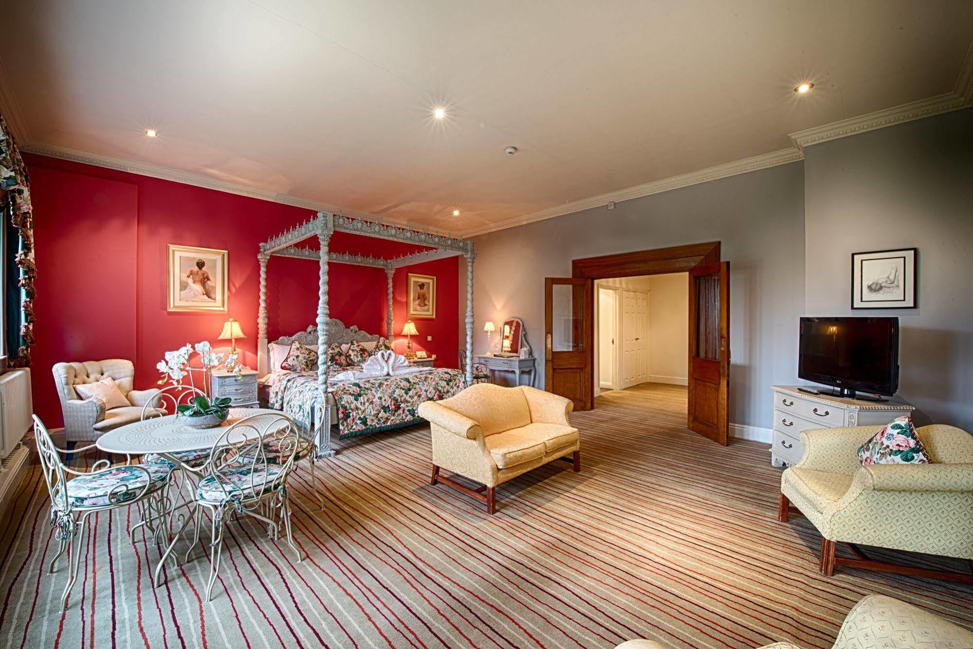 Miskin Manor Hotel Hensol Bagian luar foto
