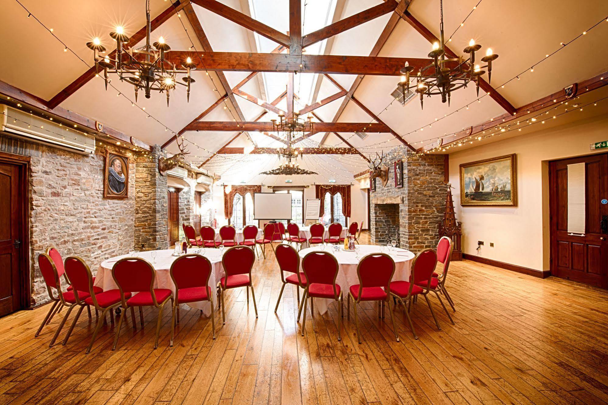 Miskin Manor Hotel Hensol Bagian luar foto