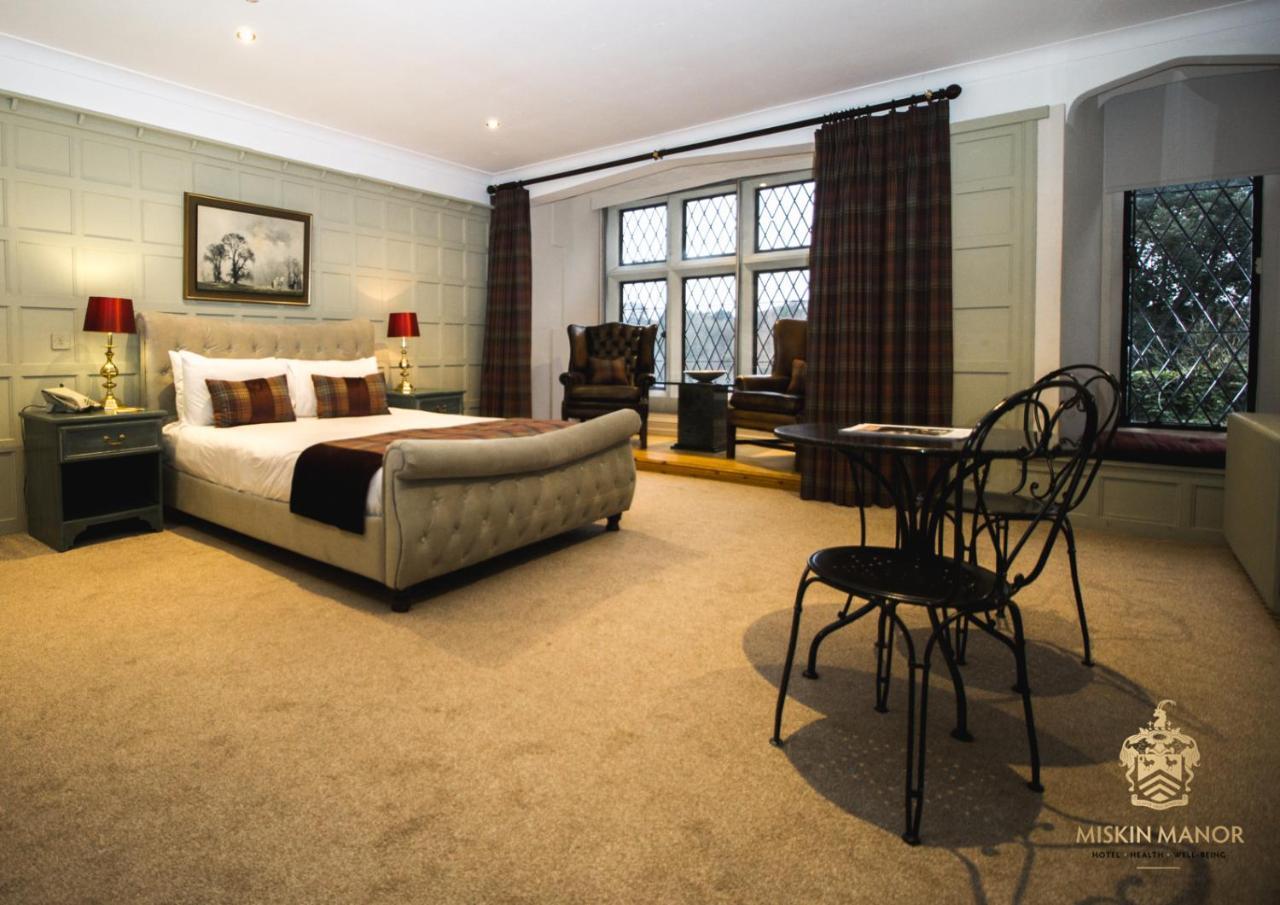 Miskin Manor Hotel Hensol Bagian luar foto