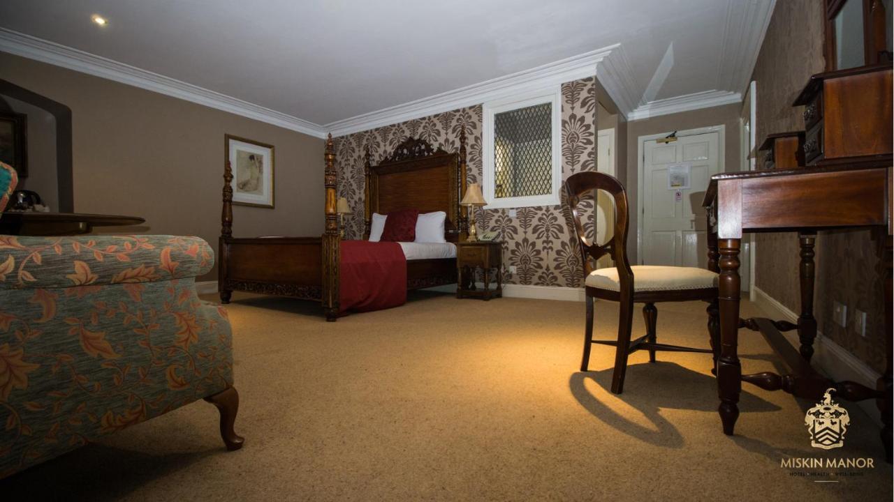 Miskin Manor Hotel Hensol Bagian luar foto