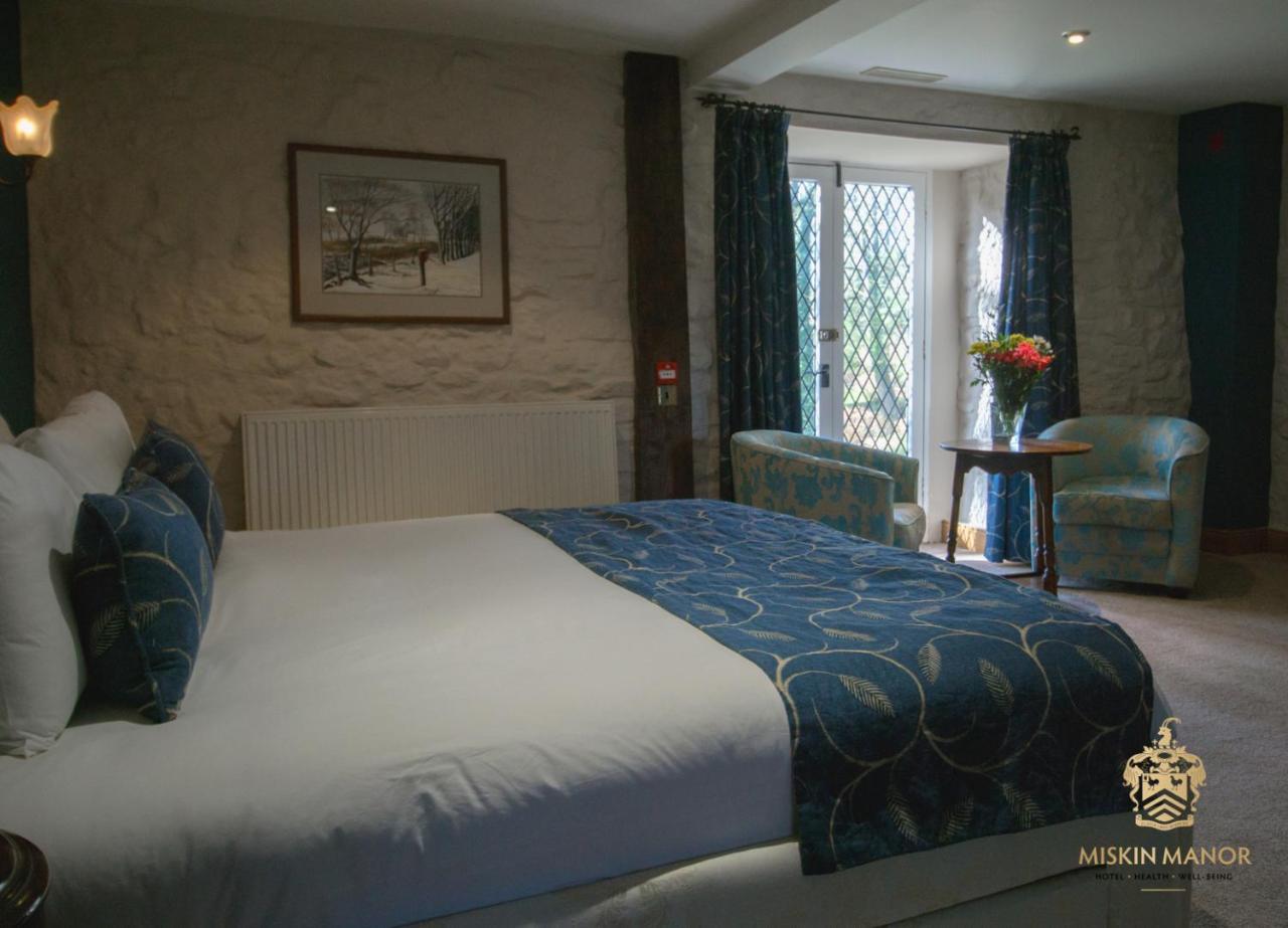 Miskin Manor Hotel Hensol Bagian luar foto