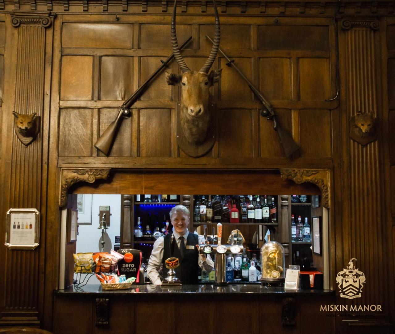 Miskin Manor Hotel Hensol Bagian luar foto