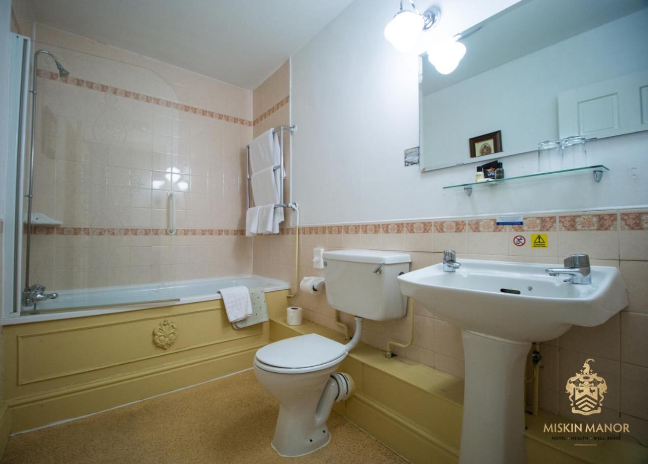 Miskin Manor Hotel Hensol Bagian luar foto
